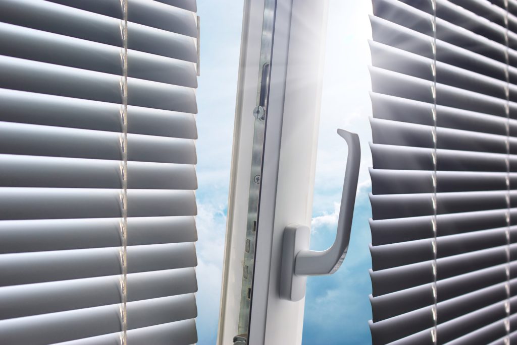 Lesena okna in vrata